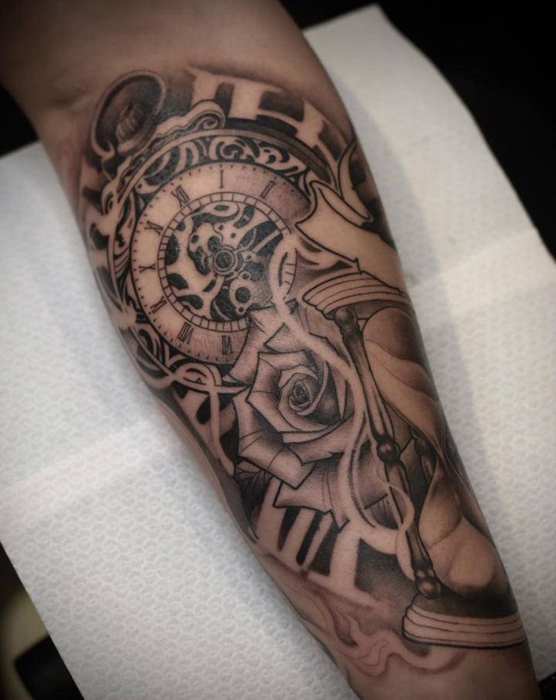写实时钟沙漏未完成纹身图片_手臂手部欧美写实New School纹身图案