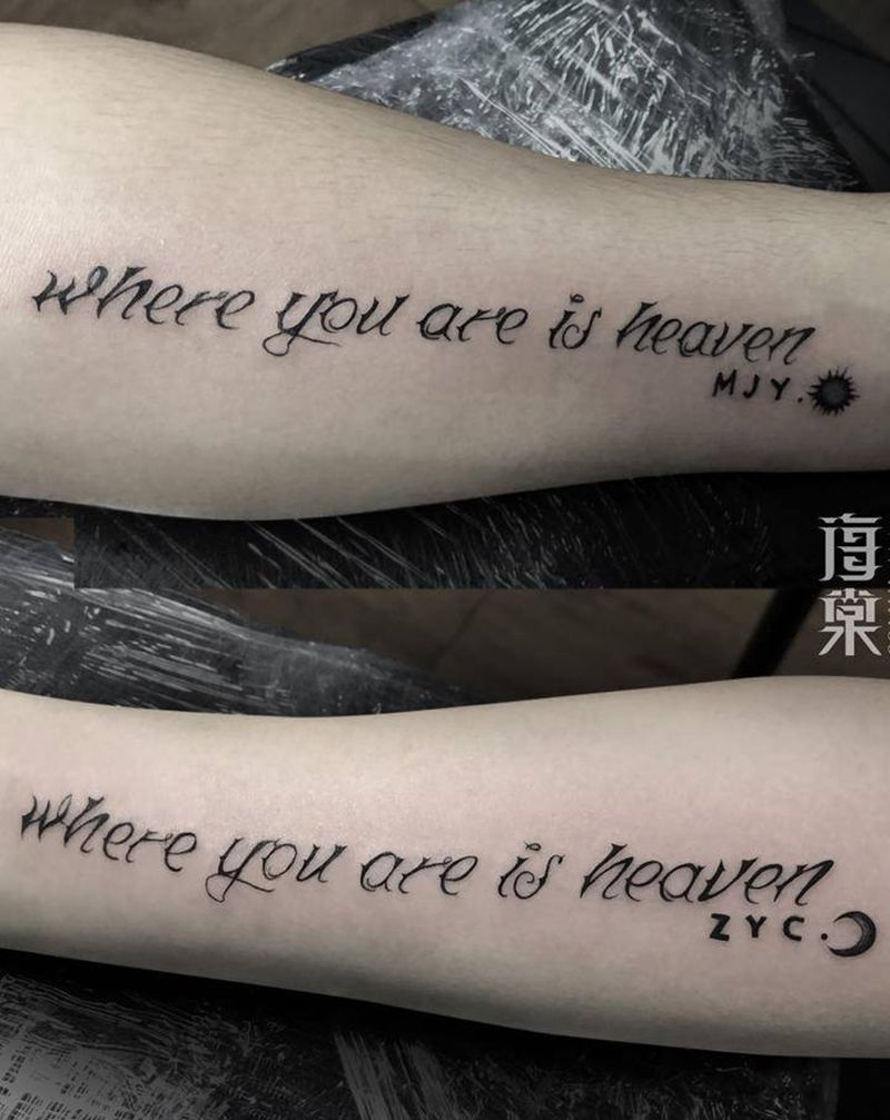 英文情侣款纹身图片_手部花体字纹身图案