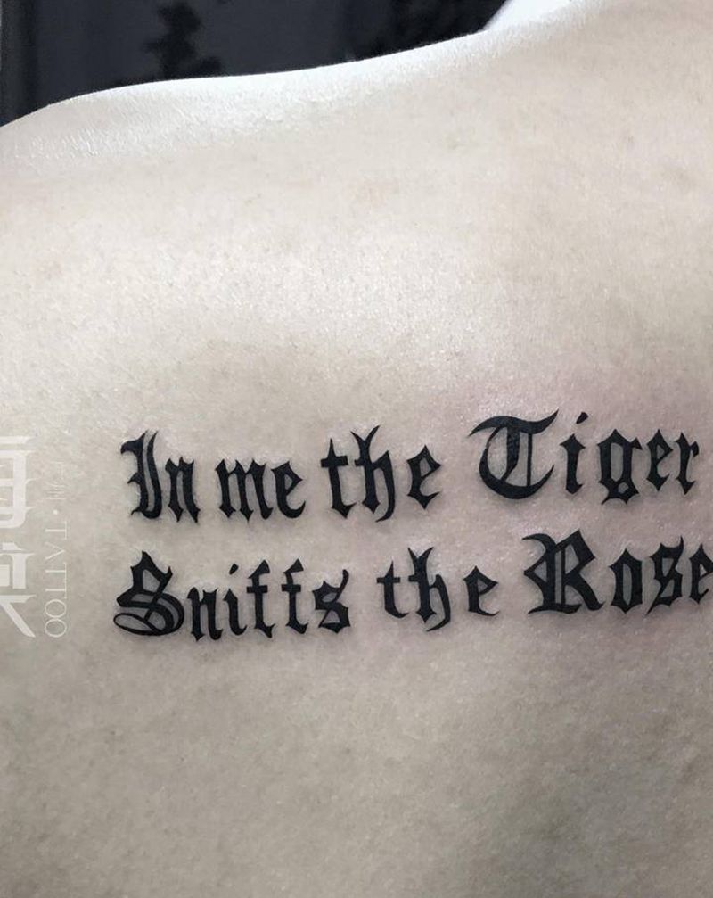 英文字体纹身图片_肩部英文字体纹身图案