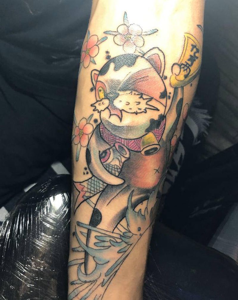 招财猫纹身图片_手部新传统纹身图案