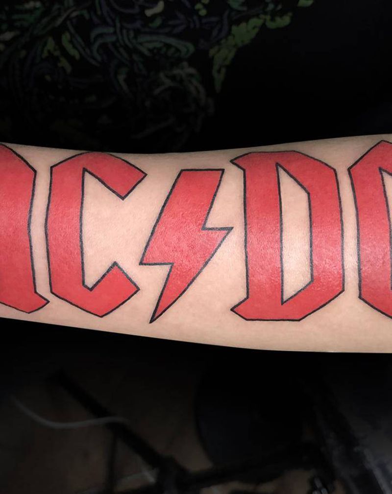 字母纹身图片_手部字母纹身图案