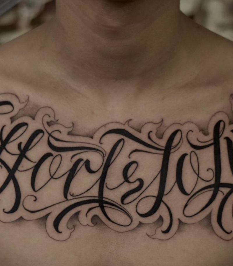 花体字花胸纹身图片_胸部花体字Old School纹身图案