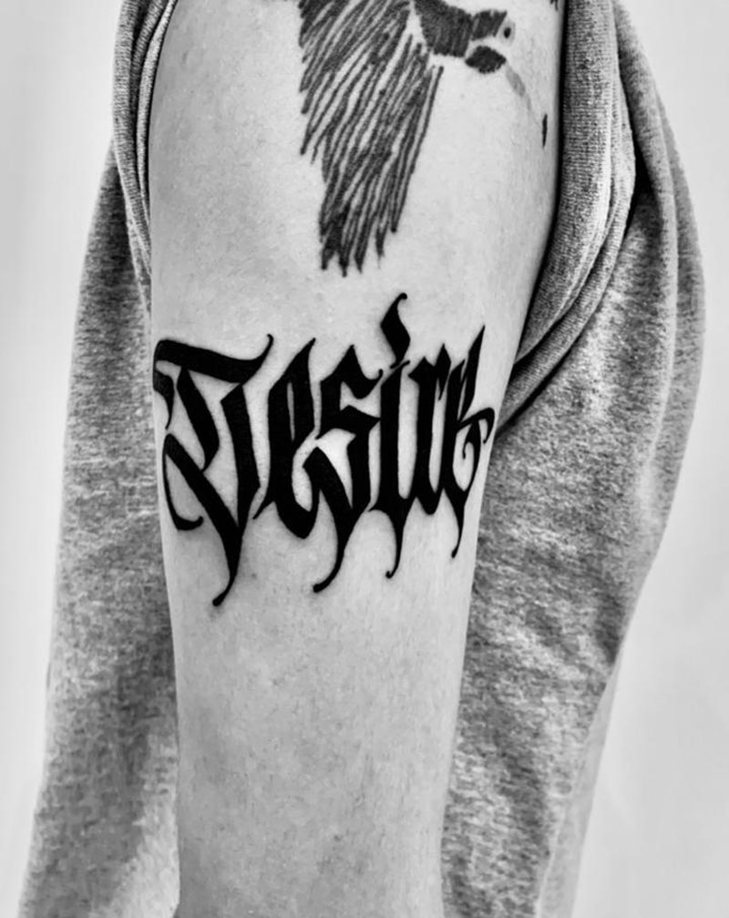 desire纹身图片_花体字纹身图案