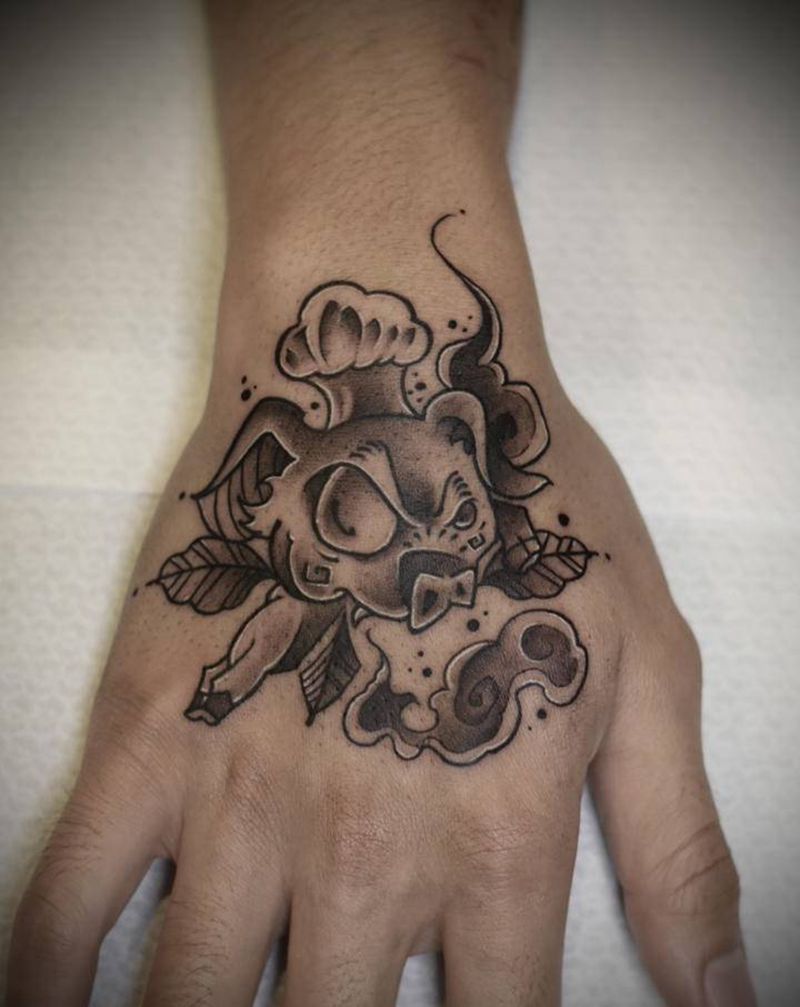 手背猪生肖纹身图片_手部手臂Old SchoolNew School纹身图案