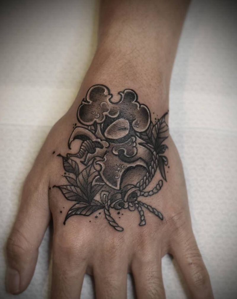 手背鸡生肖纹身图片_手部手臂Old SchoolNew School纹身图案