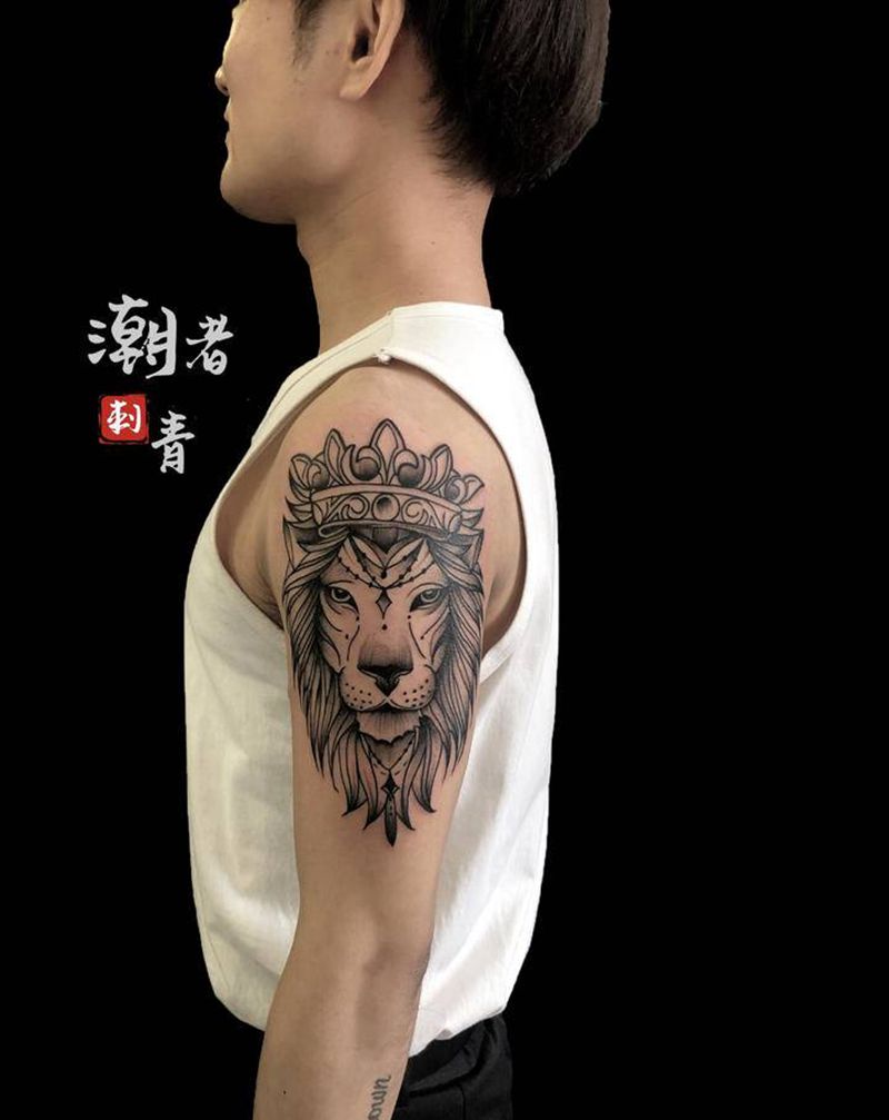 狮子纹身图片_手部手臂纹身图案