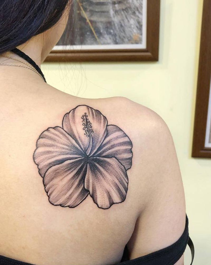 素花纹身图片_背部点刺纹身图案