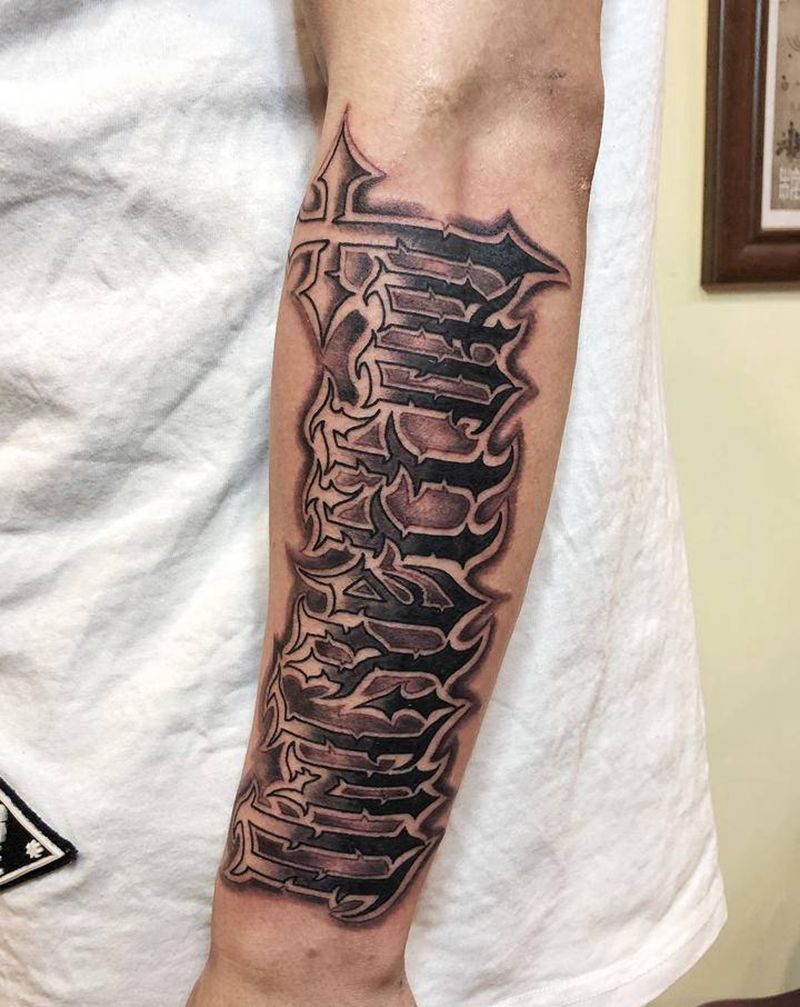 手绘花体纹身图片_手臂花体字纹身图案