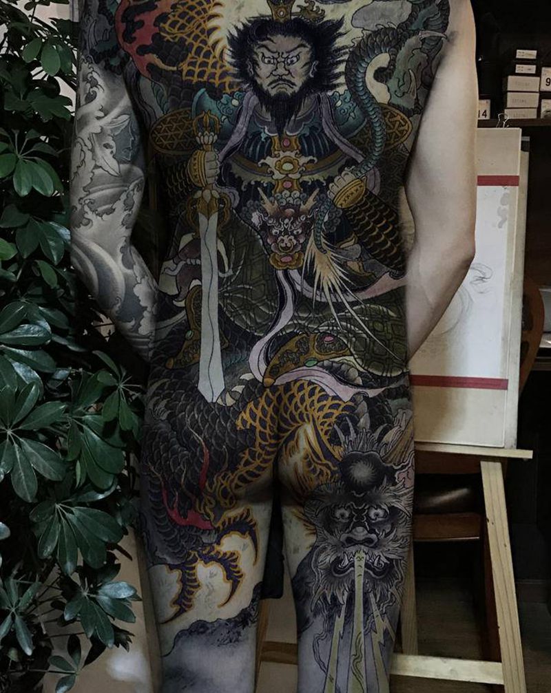 手稿招模特纹身图片_背部新传统纹身图案