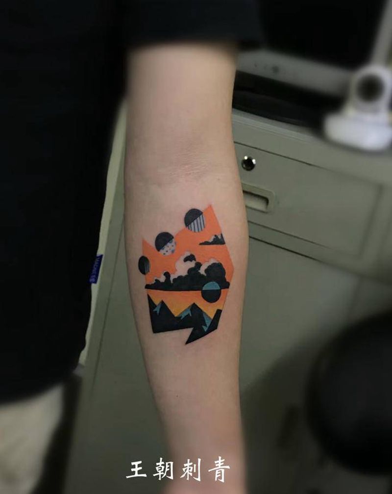 几何纹身图片_手臂几何水彩风景纹身图案