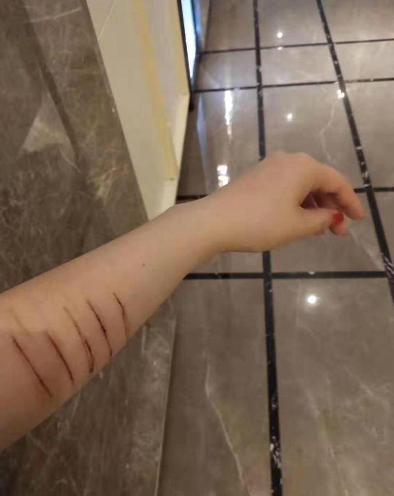 遮盖纹身图片_手部点刺纹身图案