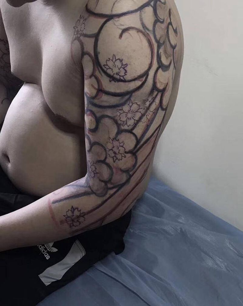 老传统七分袖 手绘上身纹身图片_手臂老传统纹身图案