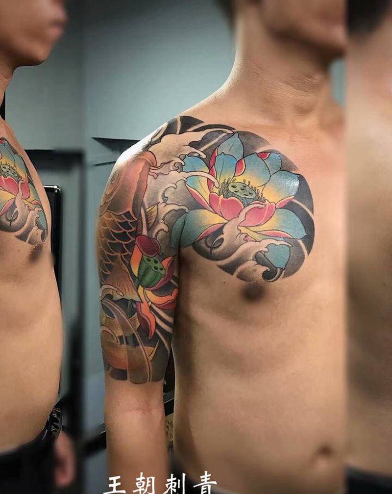 鲤鱼纹身图片_肩部胸部新传统半甲鲤鱼莲花纹身图案