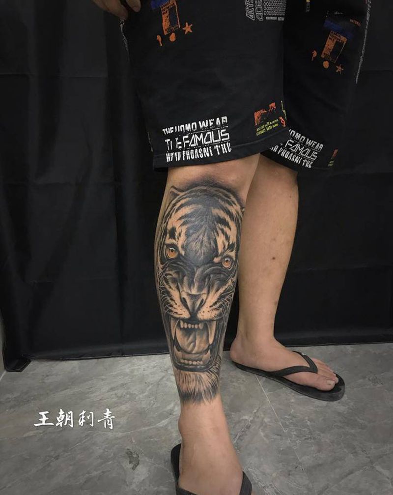 老虎纹身图片_腿部欧美写实新传统老虎纹身图案