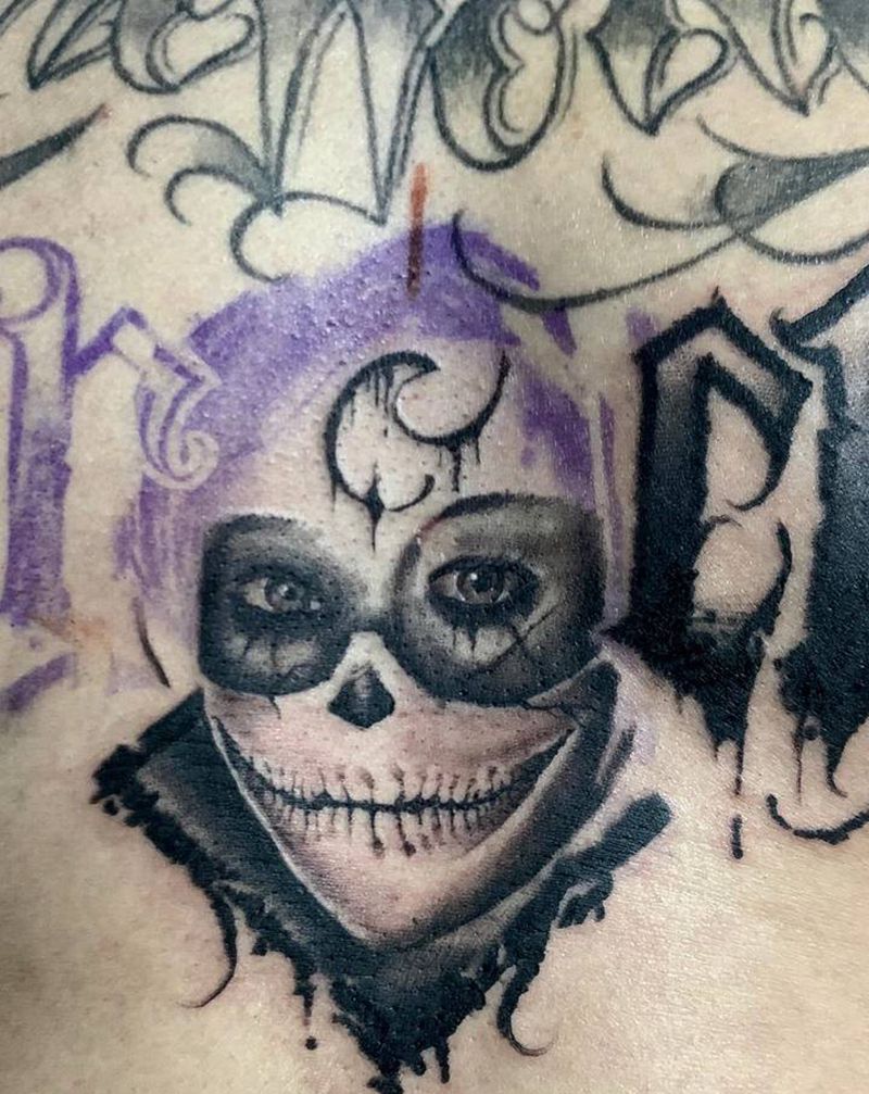 表达纹身图片_胸部欧美写实花体字纹身图案