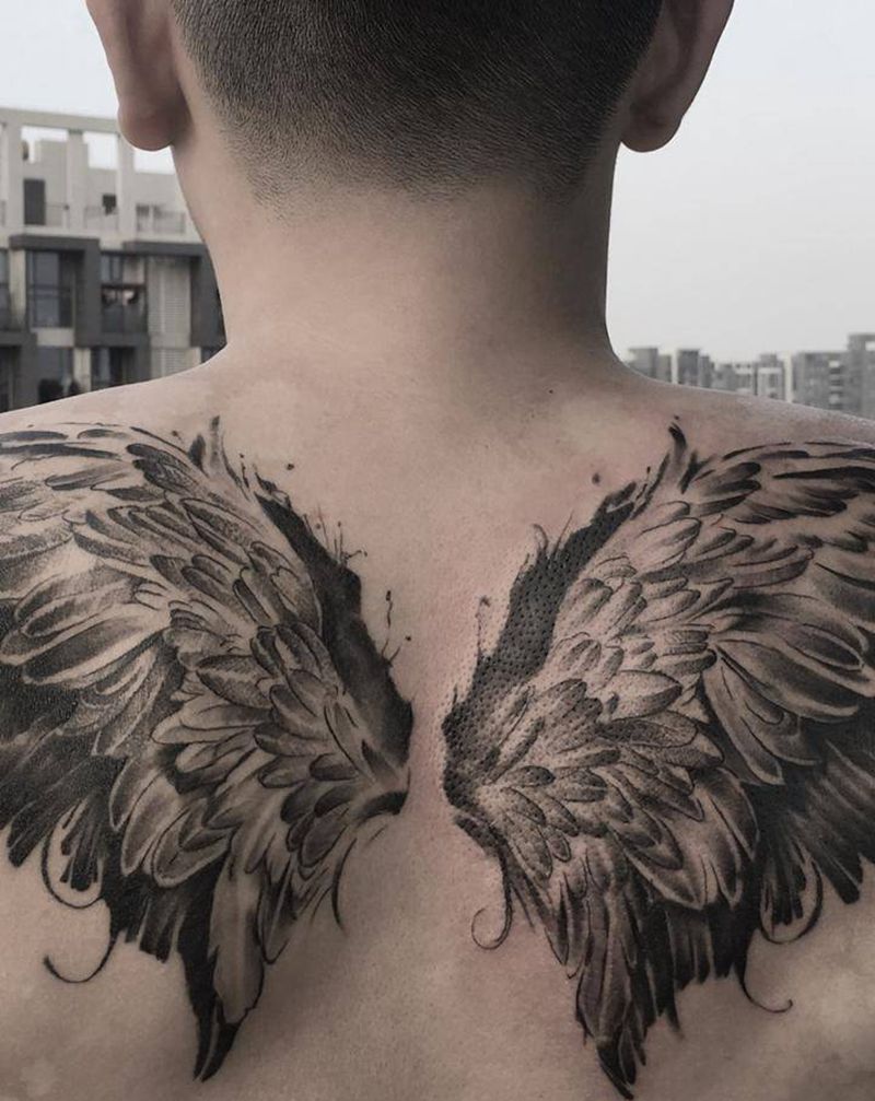 飞纹身图片_背部水墨欧美写实纹身图案