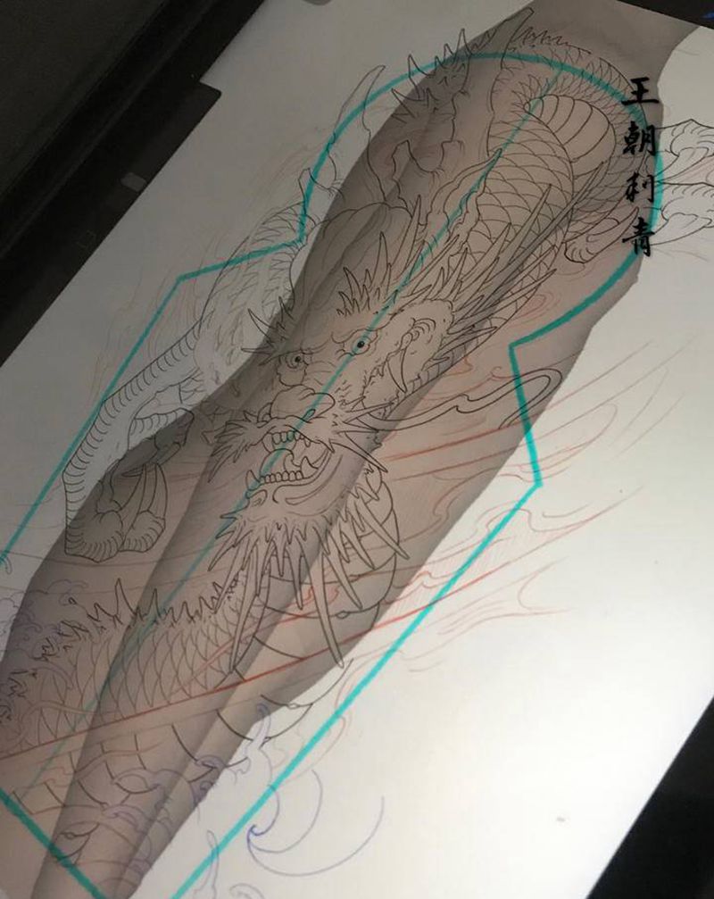 龙纹身图片_手臂新传统龙花臂纹身图案