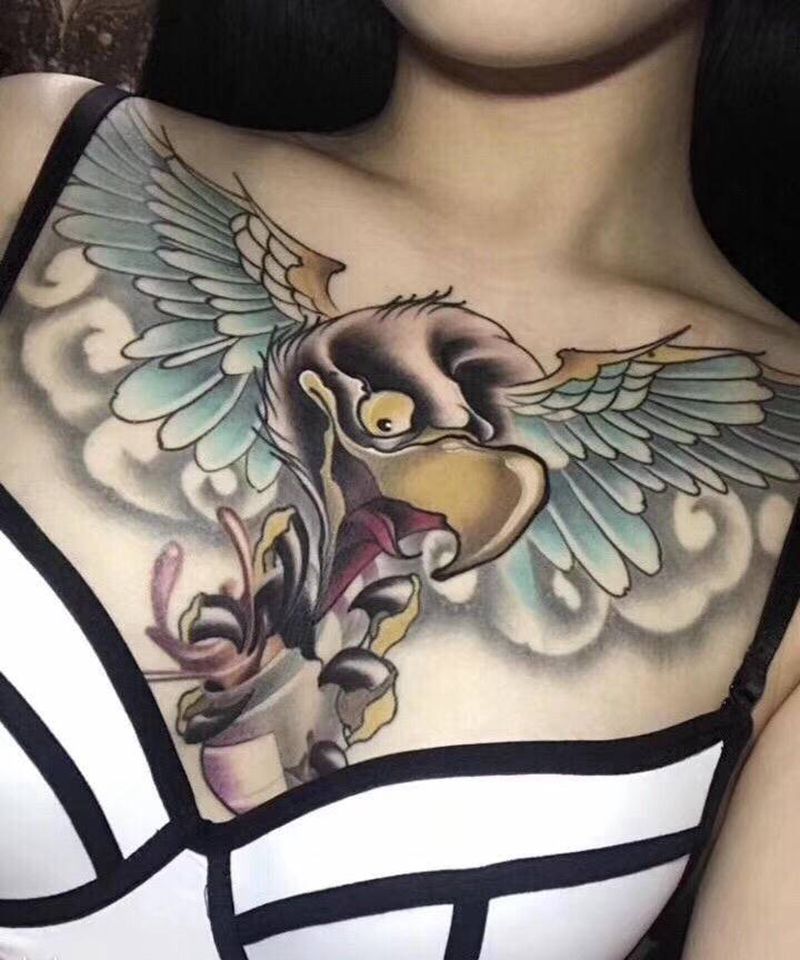 老鹰纹身图片_胸部纹身图案