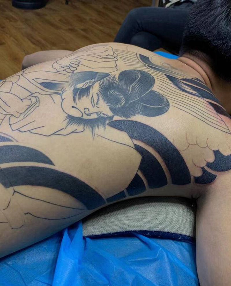 永夜刺青工作室纹身图片_背部老传统纹身图案