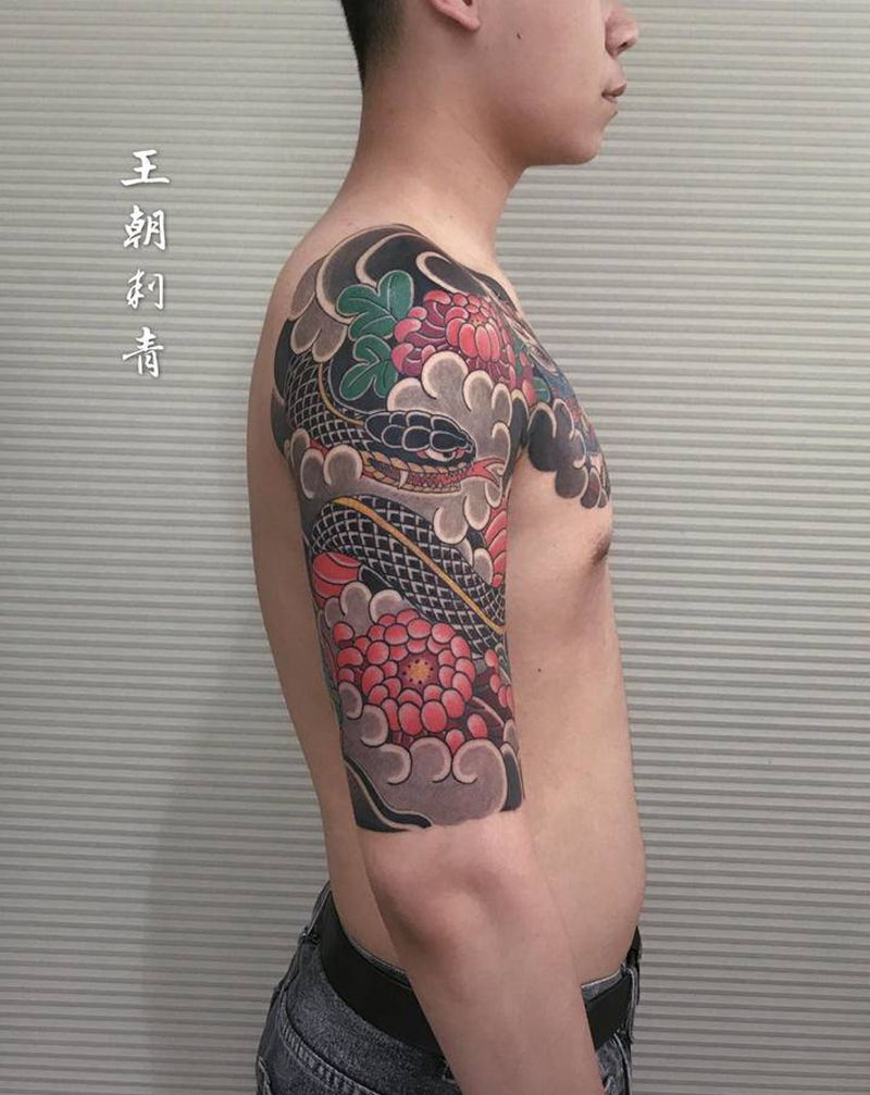 半甲纹身图片_手部手臂老传统蛇老传统半甲纹身图案