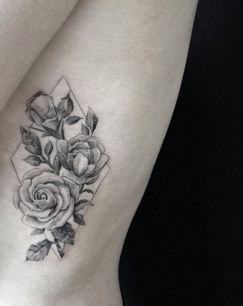 玫瑰花园纹身图片_腰部欧美写实几何纹身图案