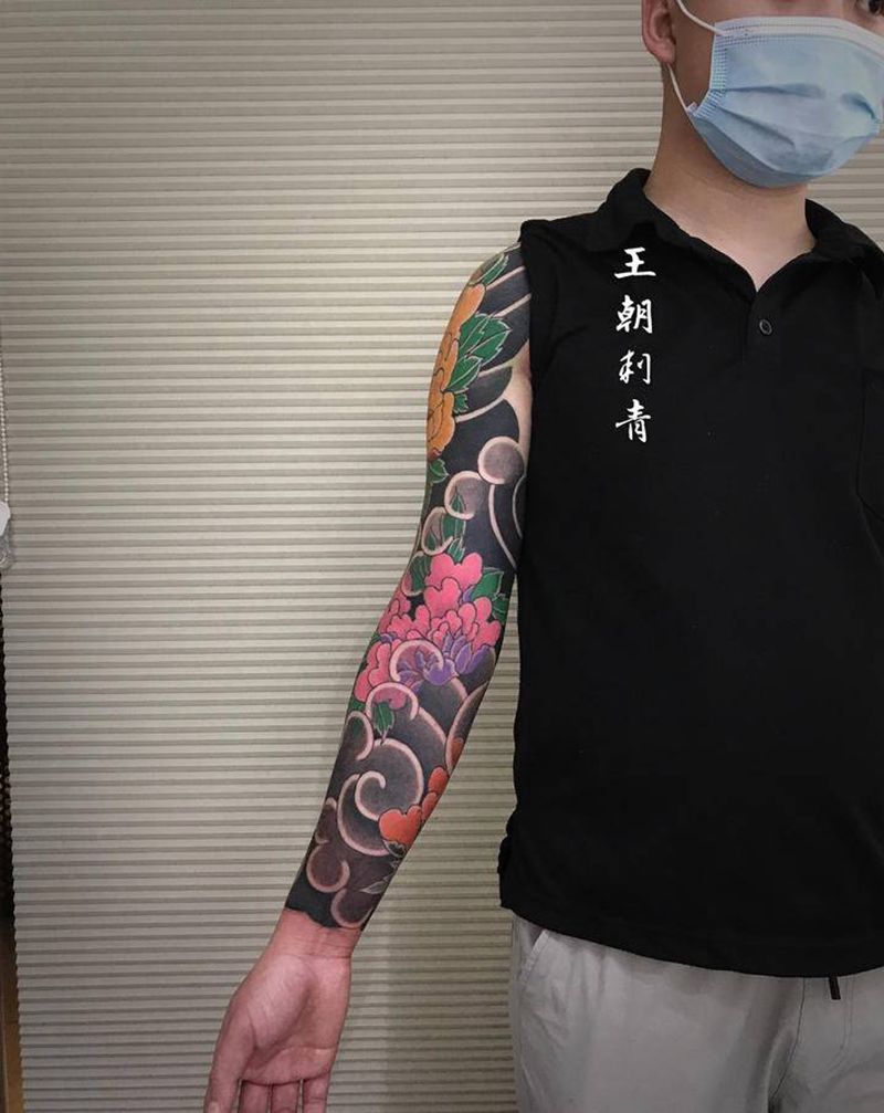 花臂老传统纹身图片_手臂手部老传统牡丹花臂老传统纹身图案