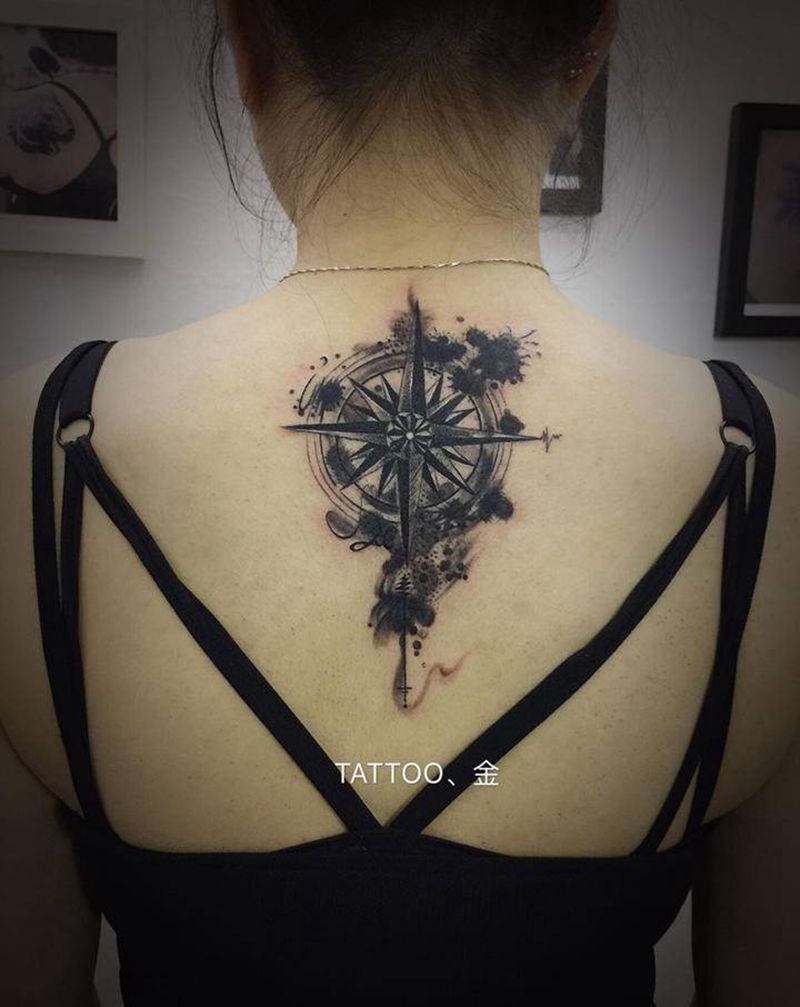 指南针纹身图片_颈部背部水墨Old School纹身图案