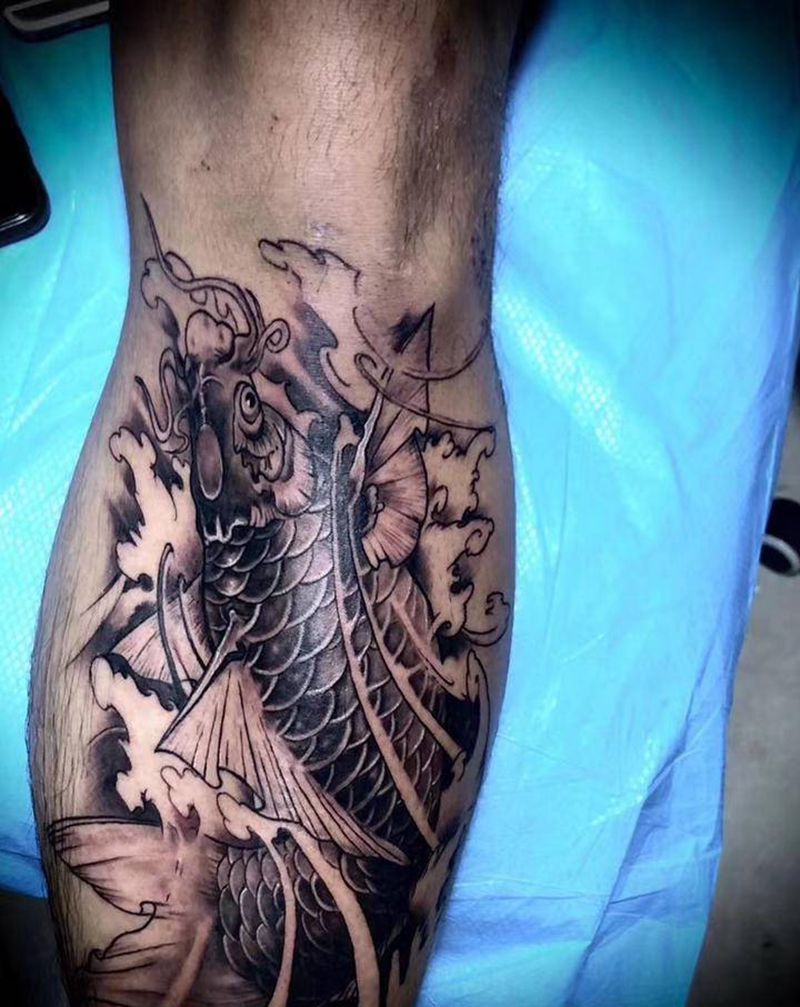 鲤鱼纹身图片_腿部老传统纹身图案