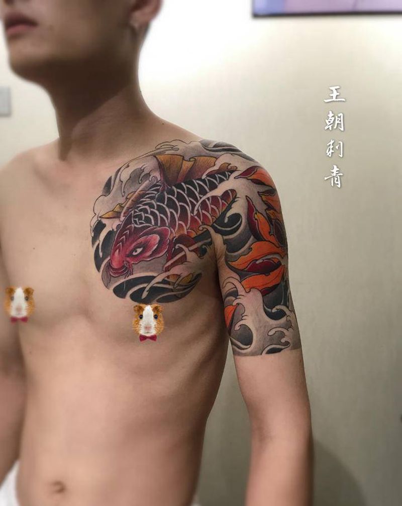 鲤鱼纹身图片_手臂新传统半甲鲤鱼莲花纹身图案
