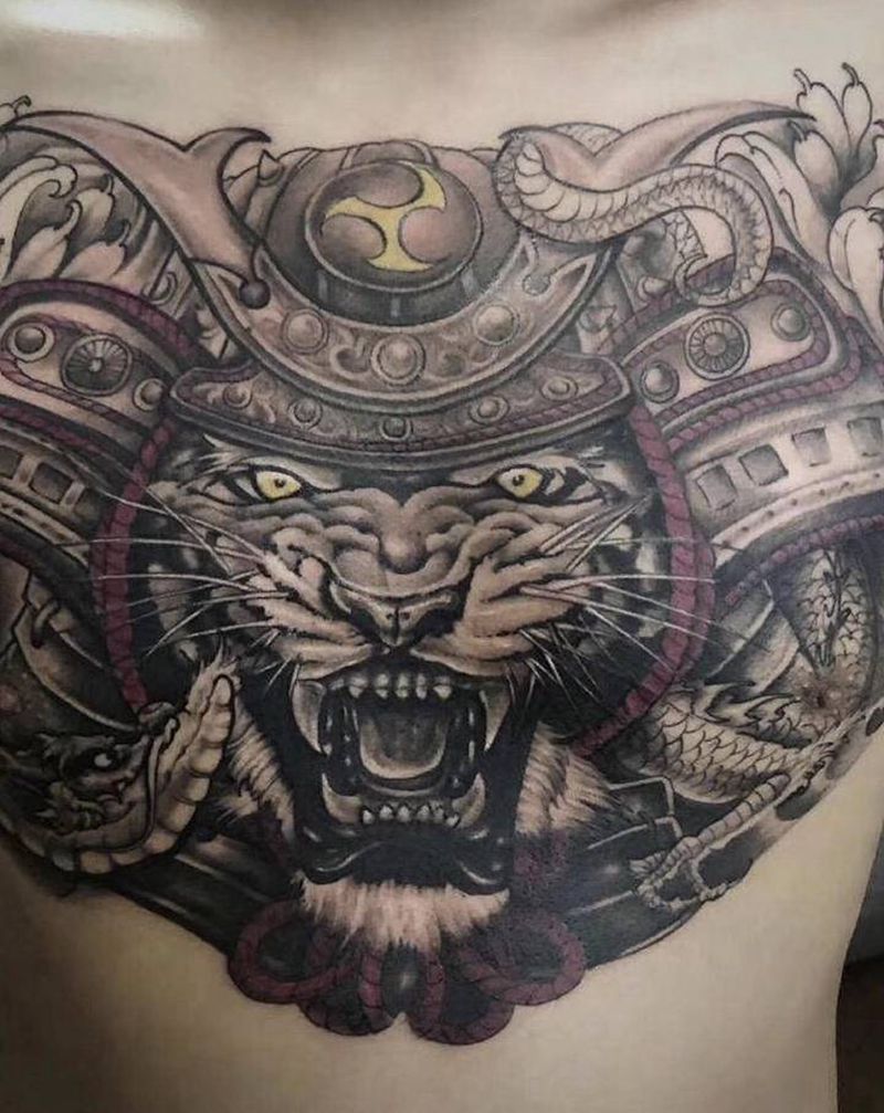 花胸老虎下班下班纹身图片_胸部纹身图案