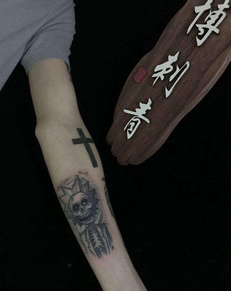 骷髅先生纹身图片_手臂点刺纹身图案