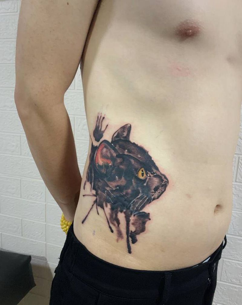 水墨猫遮盖纹身图片_腰部腹部水墨纹身图案