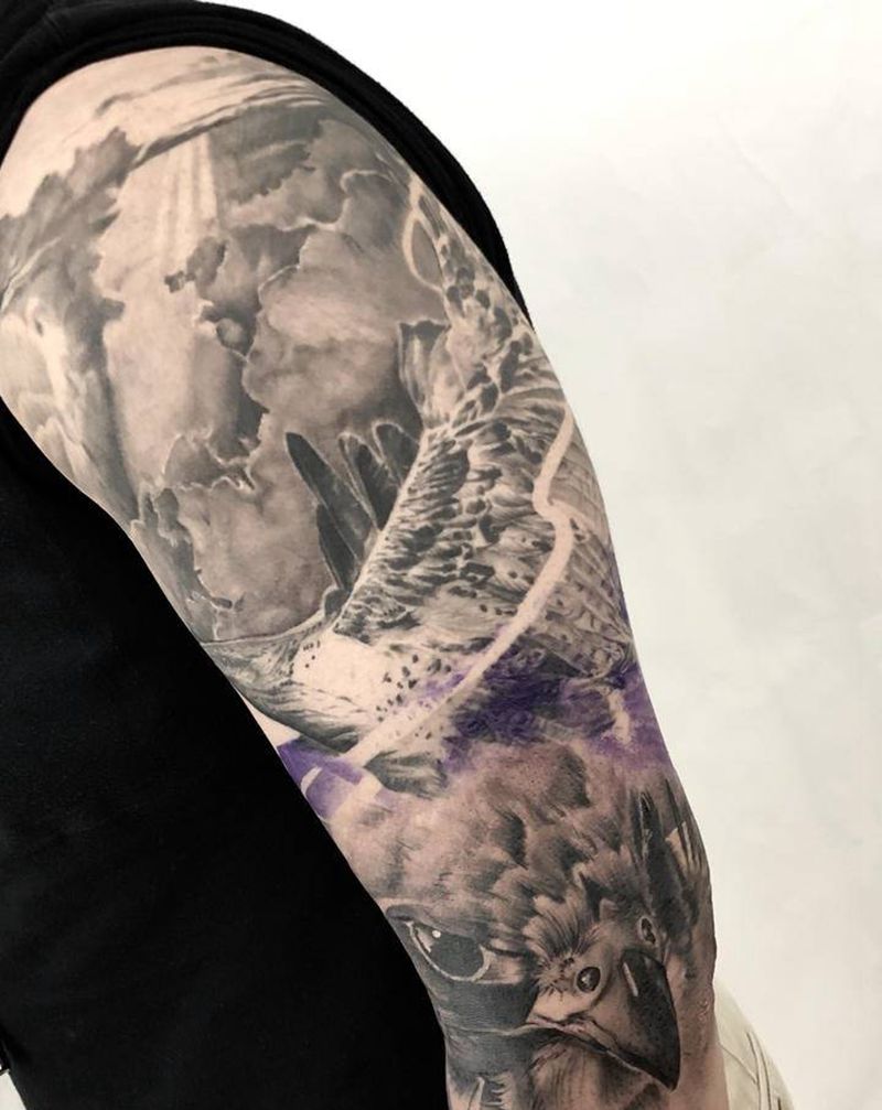 隼纹身图片_手臂手部欧美写实纹身图案