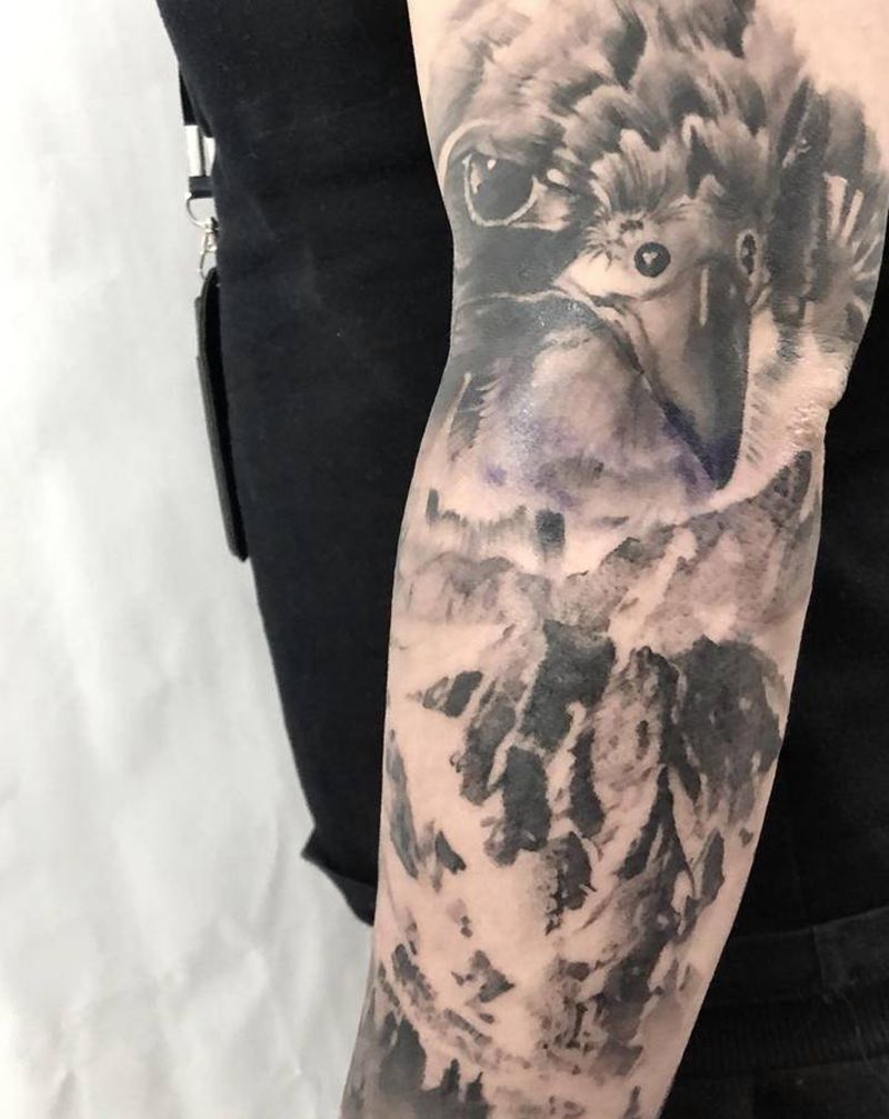 隼纹身图片_手臂手部欧美写实纹身图案