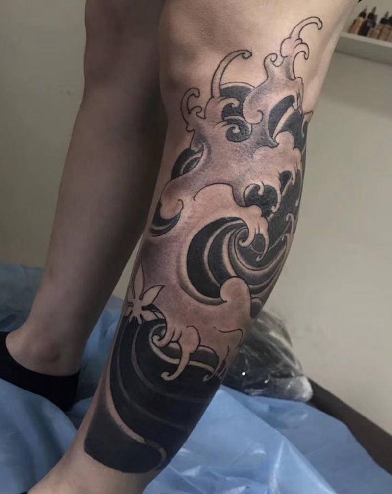 传统水浪遮盖纹身图片_腿部纹身图案