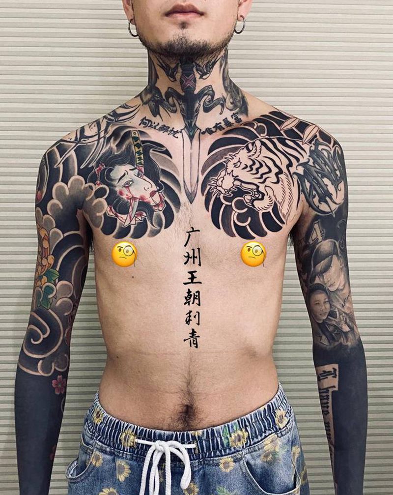 老虎纹身图片_胸部老传统老虎纹身图案