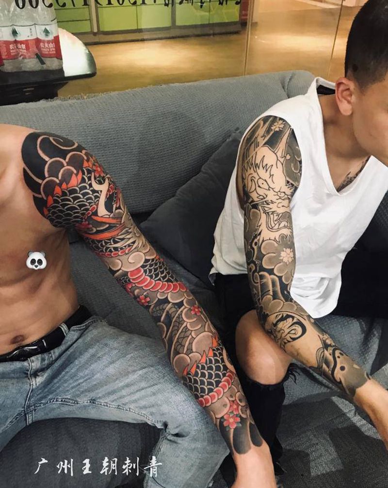 龙纹身图片_手臂老传统龙纹身图案