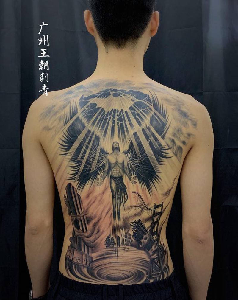天裂纹身图片_背部新传统满背天裂纹身图案