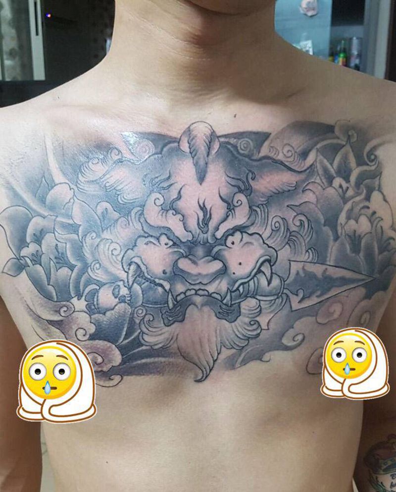 唐狮纹身图片_胸部新传统唐狮花胸纹身图案