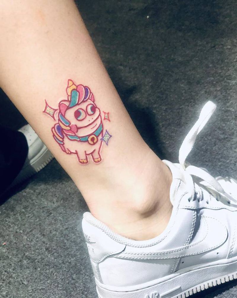 丑萌独角兽纹身图片_腿部手部New School水彩纹身图案
