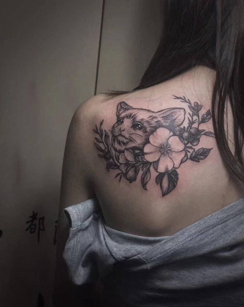 素花纹身图片_背部点刺纹身图案