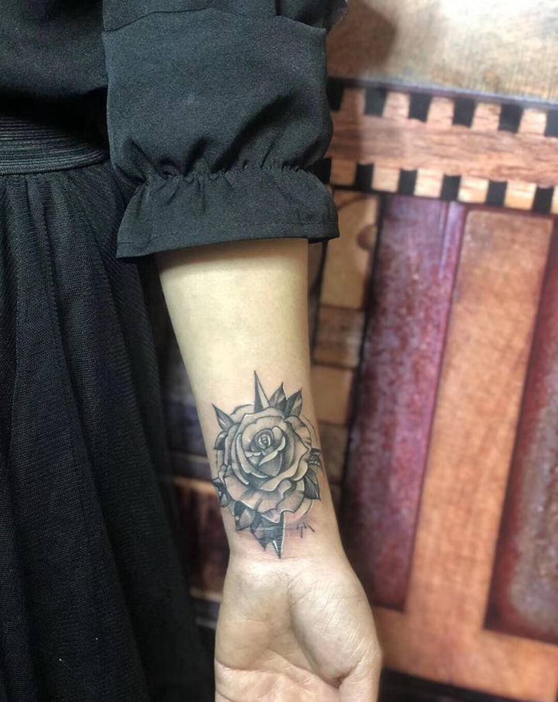 指南针花纹身图片_手臂纹身图案