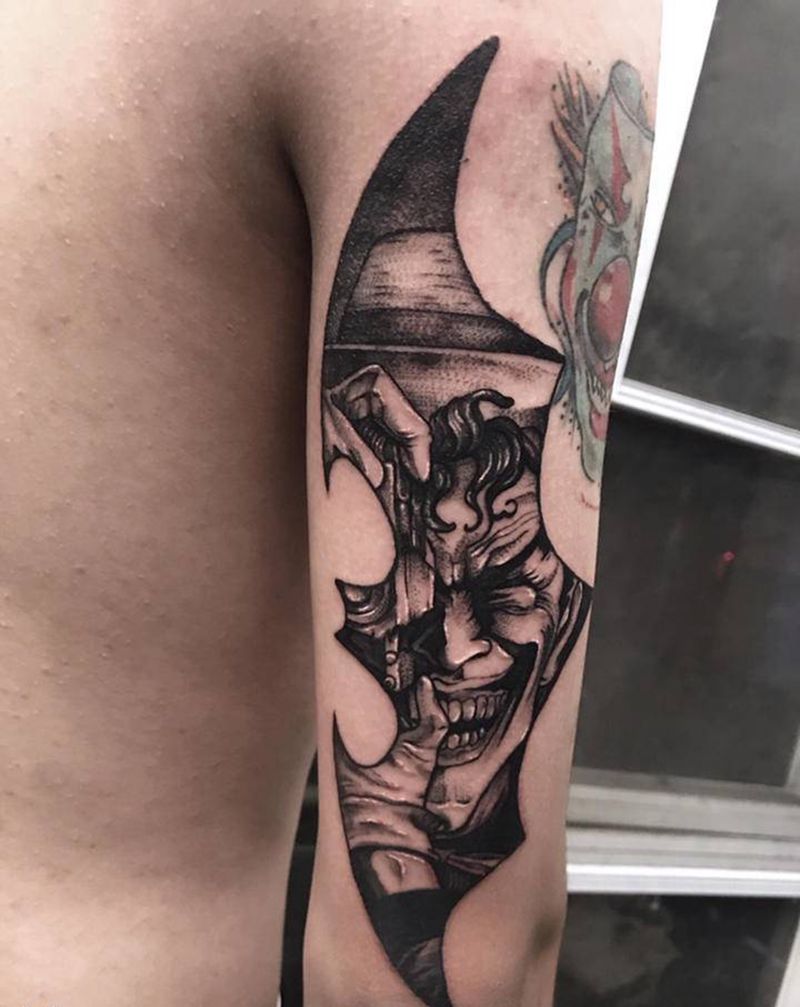 蝙蝠侠之暗黑骑士 小丑纹身图片_手臂欧美写实小丑纹身图案