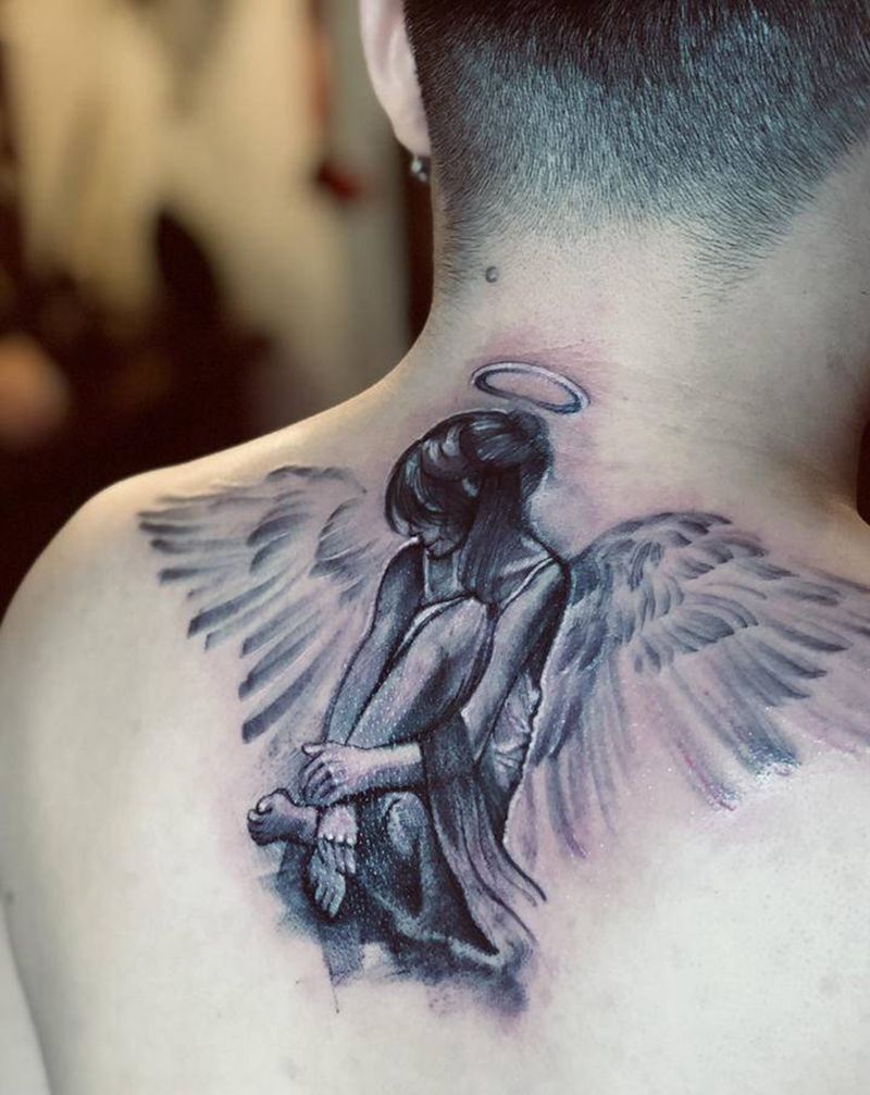 天使纹身图片_背部欧美写实点刺纹身图案