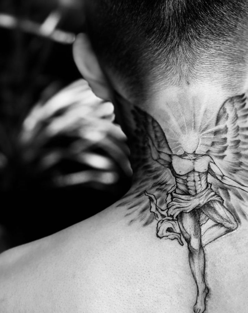 炽天使纹身图片_背部欧美写实点刺纹身图案