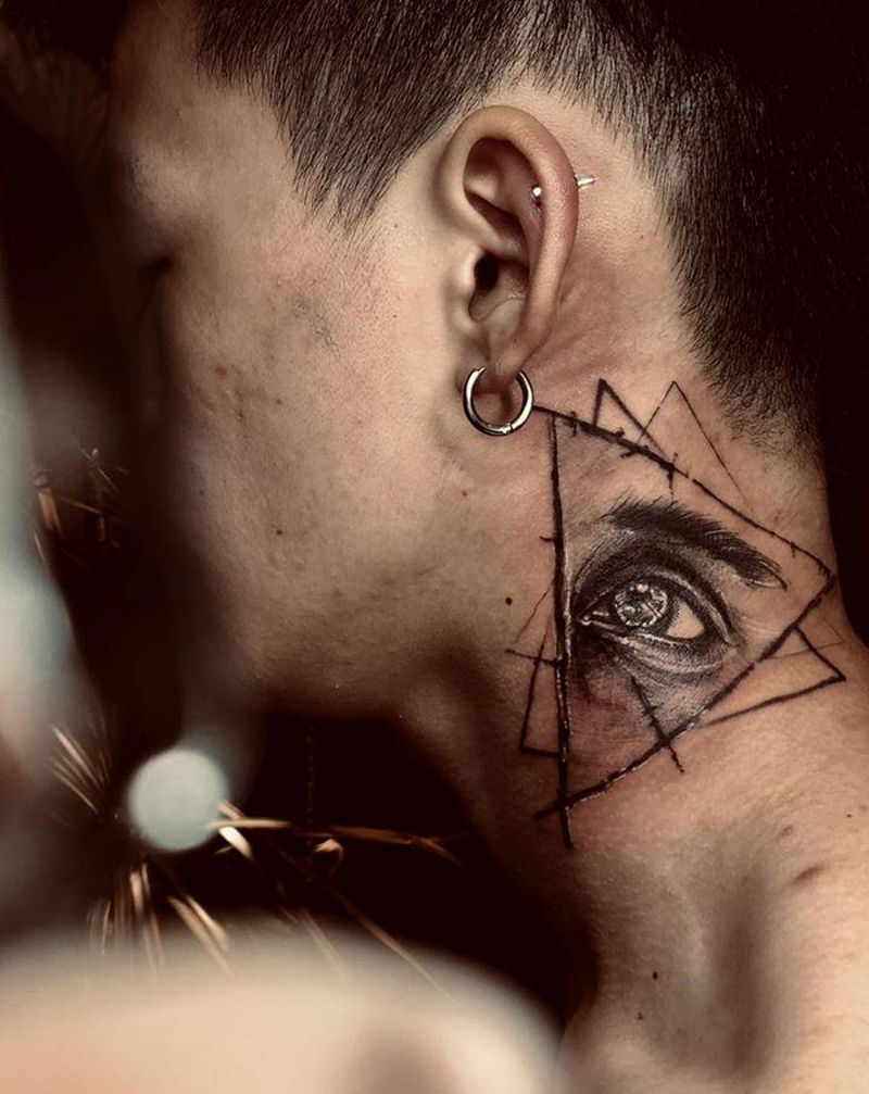 上帝之眼纹身图片_颈部欧美写实点刺纹身图案