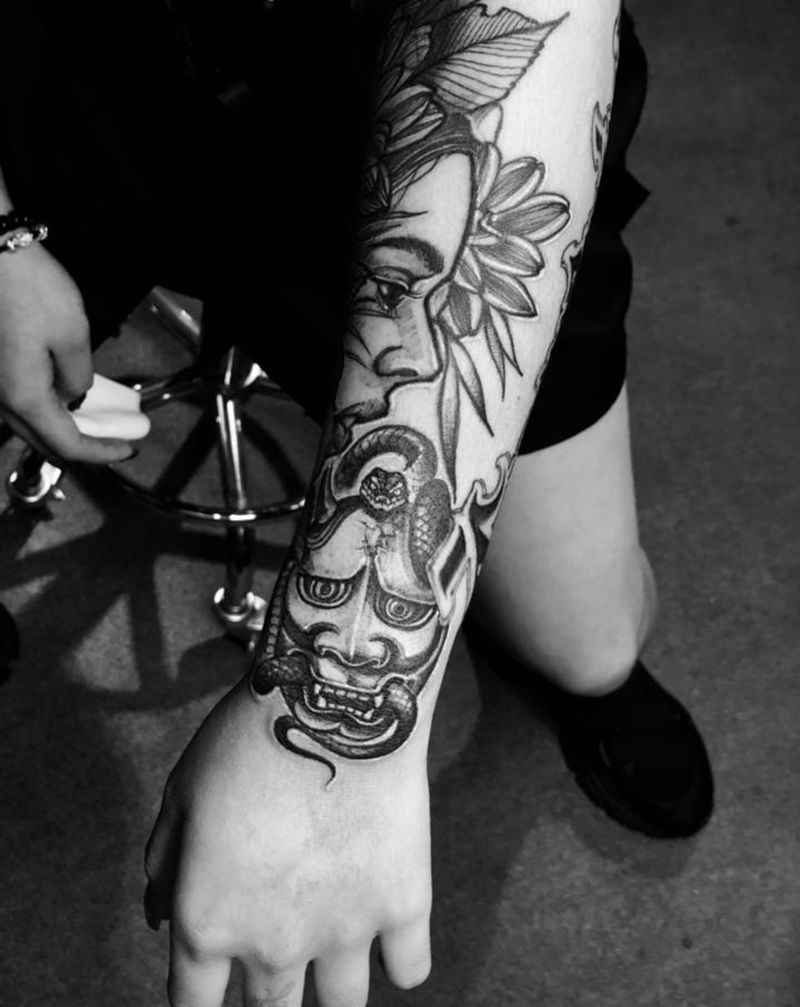 般若纹身图片_手臂点刺老传统纹身图案