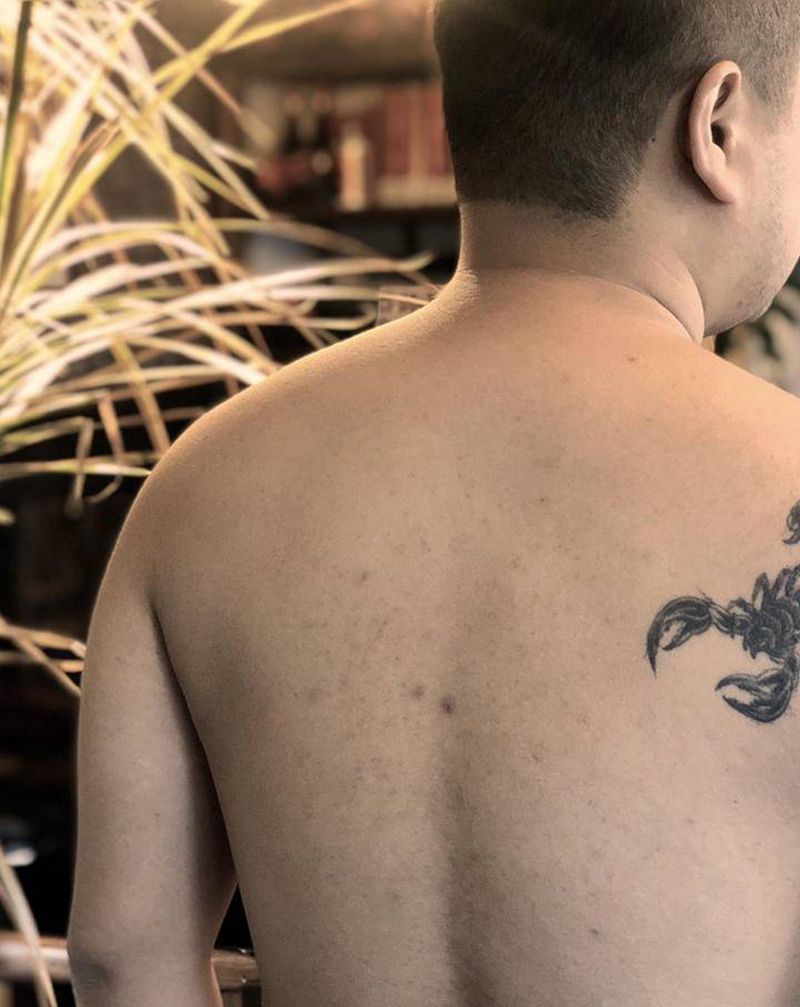 旧图覆盖纹身图片_背部水墨点刺纹身图案