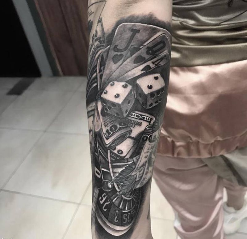 欧美写实骰子  转盘纹身图片_手臂欧美写实纹身图案