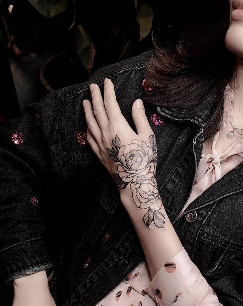 素花纹身图片_手臂点刺欧美写实纹身图案